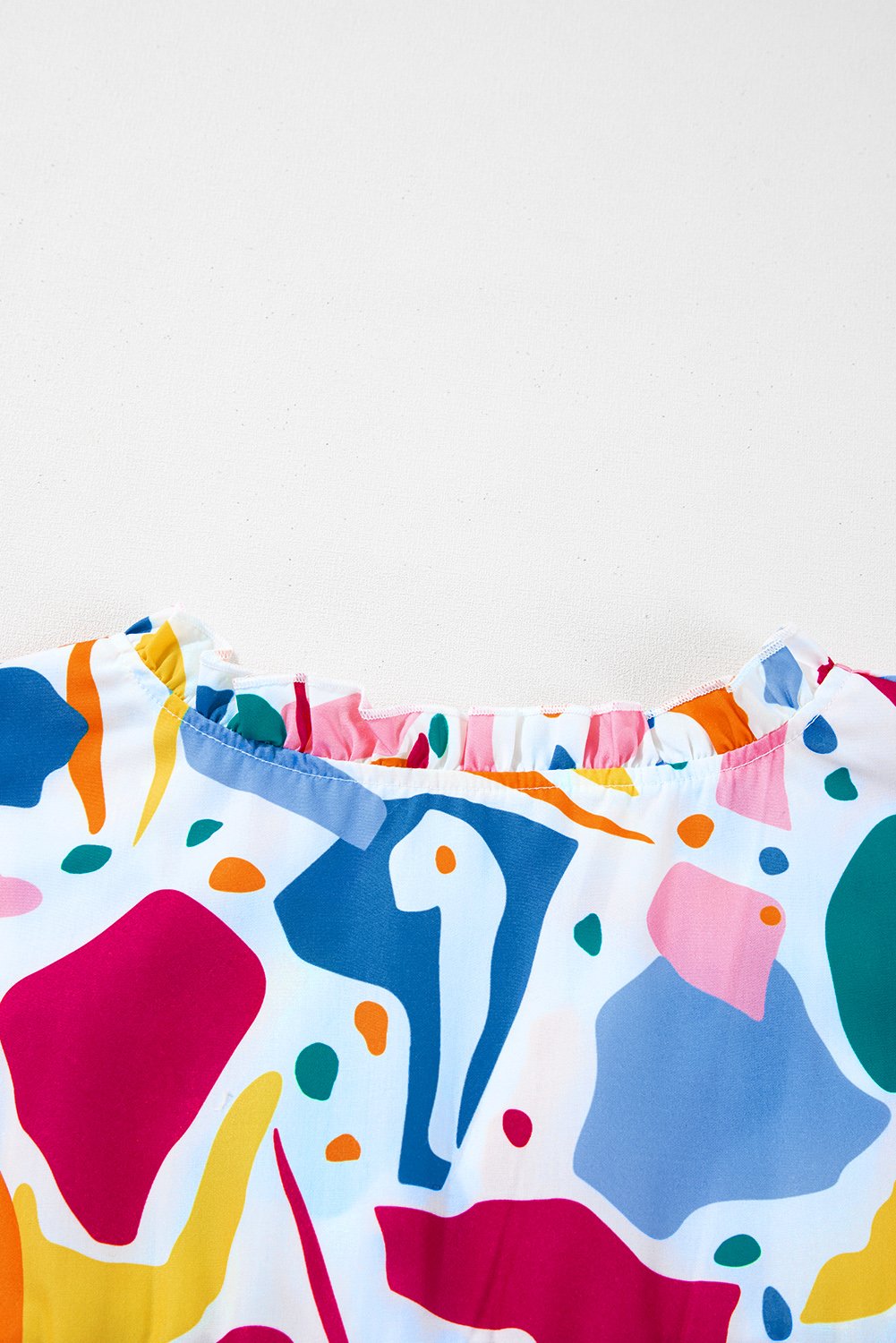 Blanc Abstract Imprimer à manchette broyée à manchettes plus chemisier de taille plus taille – Image 7