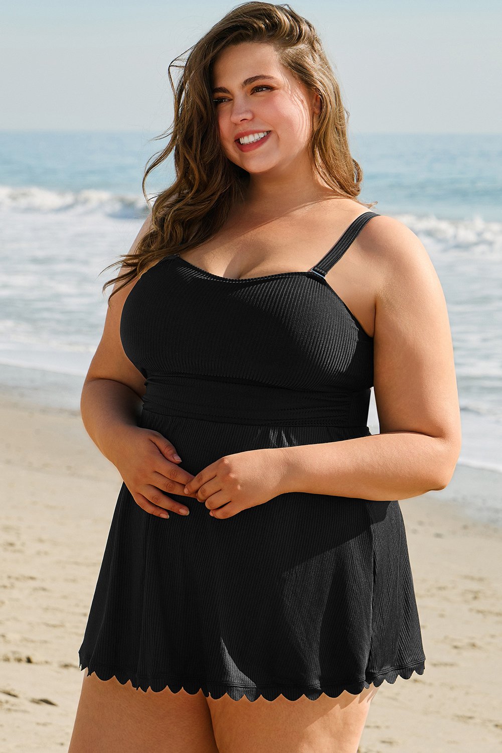 Black Plus Size Textured Scalloped Trim Swim Robe avec culotte – Image 3